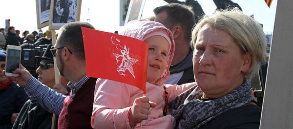 Шествие Бессмертного полка в Риге 9 мая 2017 года - Sputnik Латвия