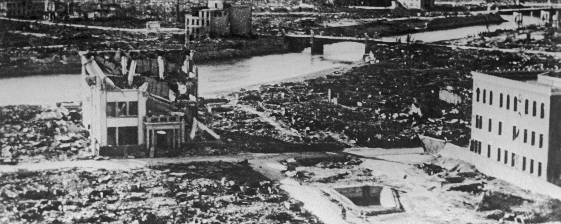 Хиросима после американской атомной бомбардировки - Sputnik Латвия, 1920, 19.10.2021