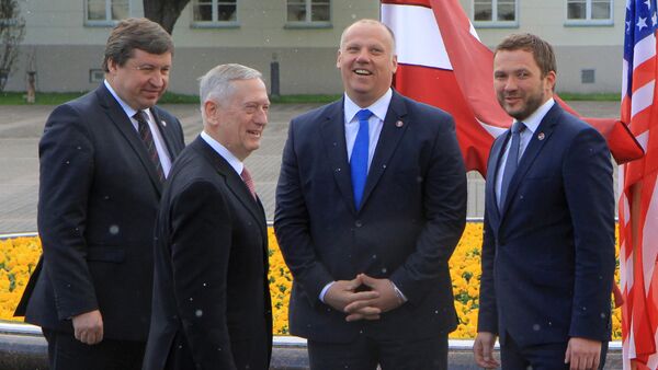 Министр обороны стран Балтии и США на встрече в Вильнюсе - Sputnik Латвия