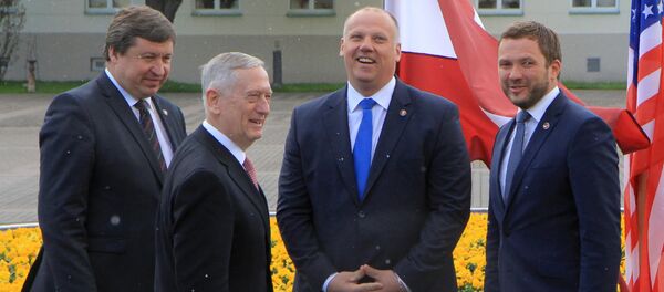 Baltijas valstu un ASV aizsardzības ministri tikšanās laikā Viļņā Baltijas valstu un ASV aizsardzības ministri tikšanās laikā Viļņā - Sputnik Latvija