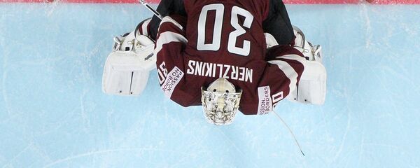 Вратарь сборной Латвии Элвис Мерзликин на чемпионата мира по хоккею 2017 в Кельне - Sputnik Латвия