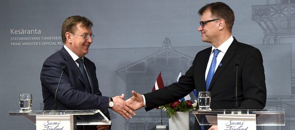 Latvijas premjerministrs Māris Kučinskis un Somijas valdības vadītājs Juha Sipile Latvijas premjerministrs Māris Kučinskis un Somijas valdības vadītājs Juha Sipile - Sputnik Latvija