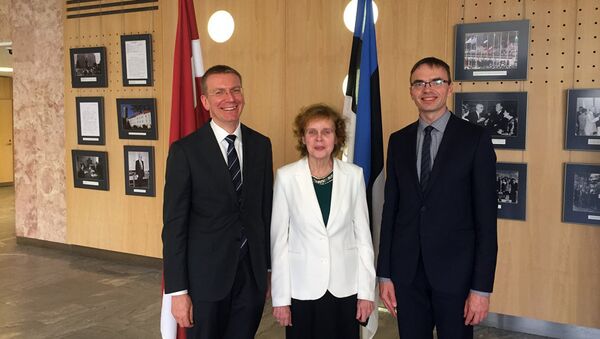 Министр иностранных дел в Таллинне вручает Премию популяризации латышского и эстонского языков переводчице Ливии Виитол - Sputnik Латвия