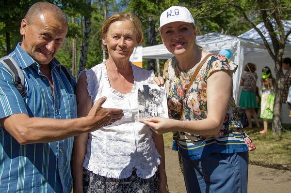 Председатель общества Вецаки Илона Яхимович (справа) - Sputnik Латвия