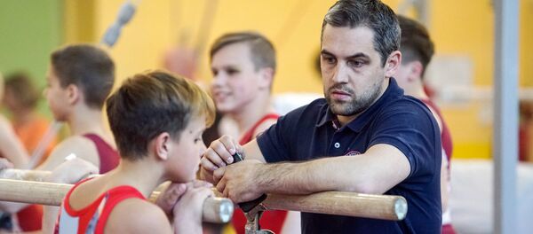 Воспитанник и тренер Рижской гимнастической школы Игорь Вихров, первый олимпийский чемпион в независимой Латвии (Сидней 2000, вольные упражнения) Воспитанник и тренер Рижской гимнастической школы Игорь Вихров, первый олимпийский чемпион в независимой Латвии (Сидней 2000, вольные упражнения) - Sputnik Латвия