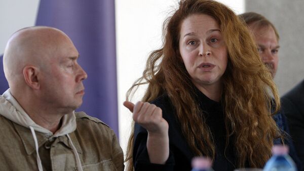 Виктор Сухоруков и Агриппина Стеклова на пресс-конференции накануне спектакля Тартюф - Sputnik Латвия