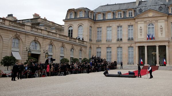 Подготовка к церемонии инаугурации Эммануэль Макрон в Елисейском дворце в Париже - Sputnik Латвия