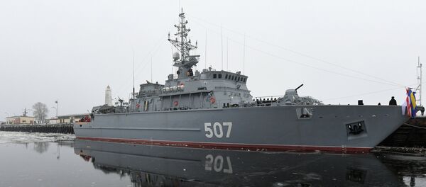 Церемония подъема флага на корабле противоминной обороны Александр Обухов в Санкт-Петербурге - Sputnik Латвия