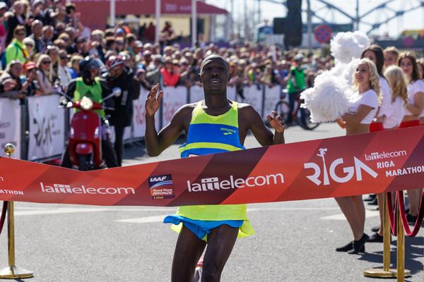 В Рижском марафоне 2017 победил Джозеф Кенго из Кении - Sputnik Латвия