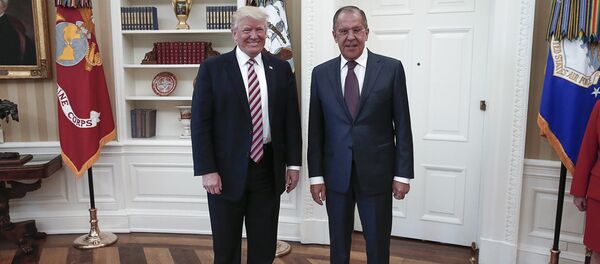 Сергей Лавров и Дональд Трамп во время встречи в Белом доме - Sputnik Латвия