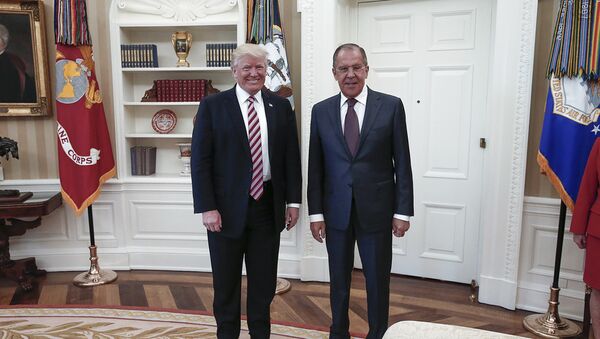 Сергей Лавров и Дональд Трамп во время встречи в Белом доме - Sputnik Латвия