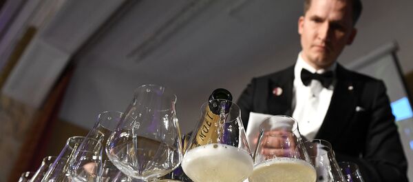 Главный сомелье ресторана Vincents Раймондс Томсонс на конкурсе Sommelier EM 2017 в Вене, Австрия Главный сомелье ресторана Vincents Раймондс Томсонс на конкурсе Sommelier EM 2017 в Вене, Австрия - Sputnik Latvija