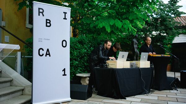 За музыкальное сопровождение отвечали латвийский этномузыколог Валдис Муктупавелс и группа Villa Camellia За музыкальное сопровождение отвечали латвийский этномузыколог Валдис Муктупавелс и группа Villa Camellia - Sputnik Латвия