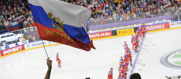 Болельщики во время матча группового этапа чемпионата мира по хоккею 2017 с участием сборной России - Sputnik Латвия