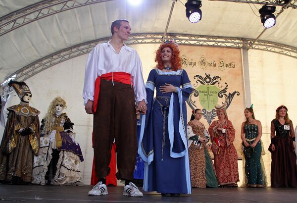 Победитель турнира выбрал красавицу на свой вкус - Sputnik Латвия