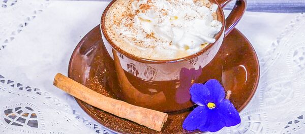 Вкусные рецепты: как приготовить капучино - Sputnik Латвия