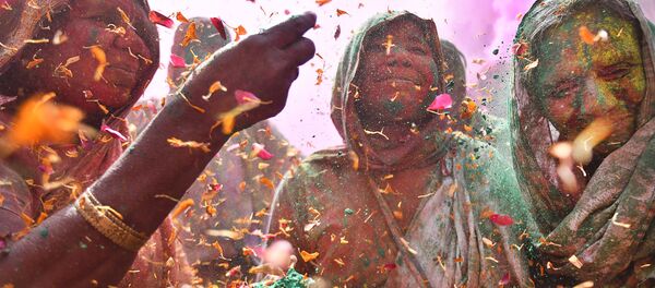 Шаши Шекхар Кашьяп, Индия. Вдовы на празднике красок - Sputnik Латвия