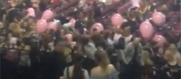 Момент взрыва и первые минуты после теракта на Манчестер Арене - Sputnik Латвия