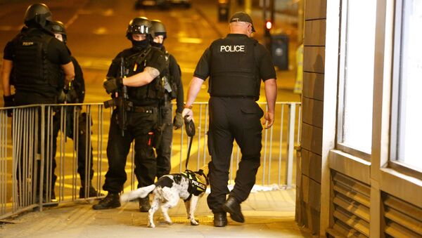 Полиция на месте теракта на Манчестер Арене, 22 мая 2017 - Sputnik Латвия
