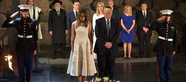 Amerikāņu līderis pagodināja Otrā pasaules kara upuru piemiņu Jeruzālemes kompleksā Jad Vašem Amerikāņu līderis pagodināja Otrā pasaules kara upuru piemiņu Jeruzālemes kompleksā Jad Vašem - Sputnik Latvija