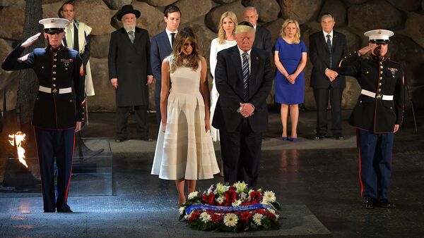 Amerikāņu līderis pagodināja Otrā pasaules kara upuru piemiņu Jeruzālemes kompleksā Jad Vašem - Sputnik Latvija