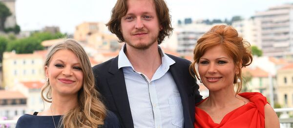 Актриса Иева Норвел Кристоф, режиссер Георгий Кристоф и актриса Иева Александрова-Эклоне (слева направо) - Sputnik Латвия