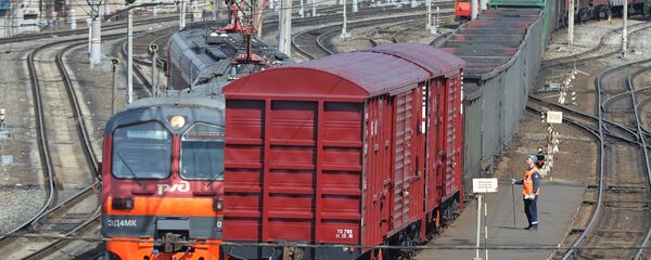 Ritošais sastāvs uz dzelzceļa sliedēm. Foto no arhīva Ritošais sastāvs uz dzelzceļa sliedēm. Foto no arhīva - Sputnik Latvija