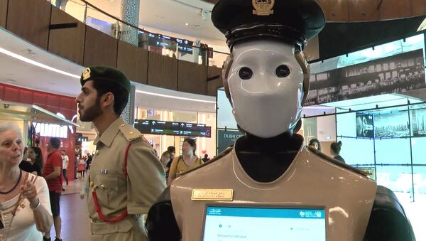 Робот-полицейский в Дубае - Sputnik Латвия