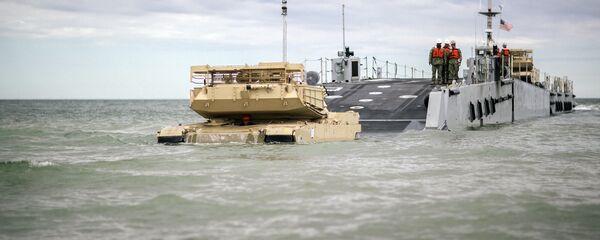 Mācībām Saber Strike 2017 nepieciešamo tanku, militārās tehnikas un ekipējuma izkraušana Mācībām Saber Strike 2017 nepieciešamo tanku, militārās tehnikas un ekipējuma izkraušana - Sputnik Latvija