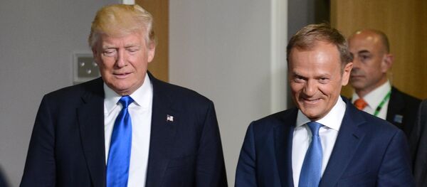 Президент США Дональд Трамп и председатель Европейского совета Дональд Туск Президент США Дональд Трамп и председатель Европейского совета Дональд Туск - Sputnik Latvija