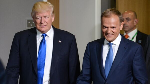 ASV prezidents Donalds Tramps ar Eiropadomes vadītāju Donaldu Tusku - Sputnik Latvija