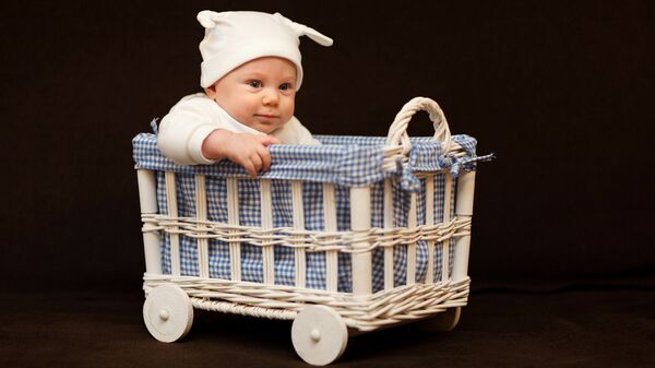 Девочка или мальчик? Новогодние новости из Рижского роддома - Sputnik Латвия