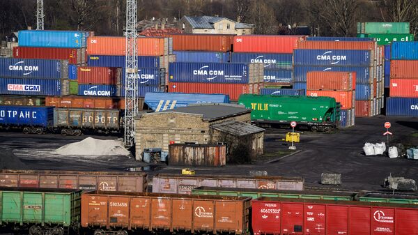 Вагоны и контейнеры в Рижском порту - Sputnik Латвия