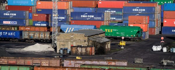 Вагоны и контейнеры в Рижском порту Вагоны и контейнеры в Рижском порту - Sputnik Латвия