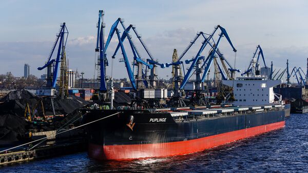 Перевалка угля в Рижском порту - Sputnik Латвия