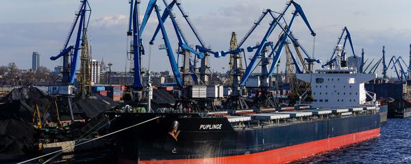 Перевалка угля в Рижском порту - Sputnik Latvija