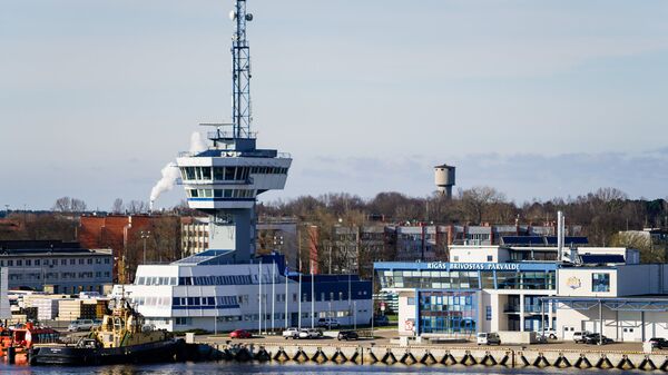 Управление Рижского порта и Башня управления движения судов - Sputnik Латвия