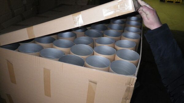 Подпольный завод по производству и расфасовки растворимого кофе известных марок Nestle и Nescafe - Sputnik Латвия