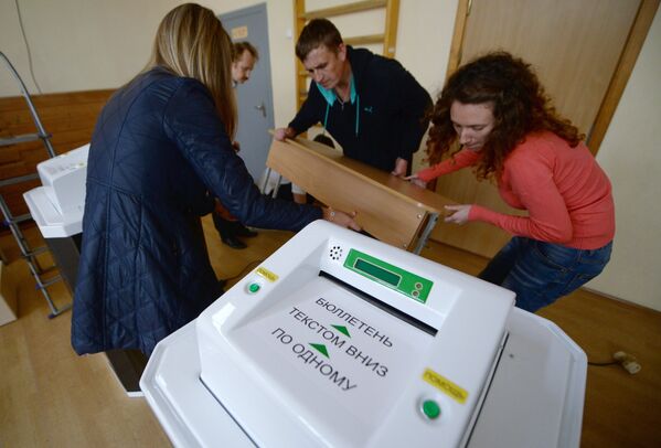 Подготовка избирательных участков к выборам - Sputnik Латвия