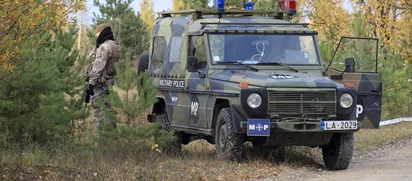 Машина военной полиции Латвии - Sputnik Латвия