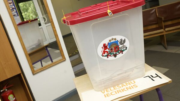 Урна для голосования на выборах в местные самоуправления - Sputnik Латвия
