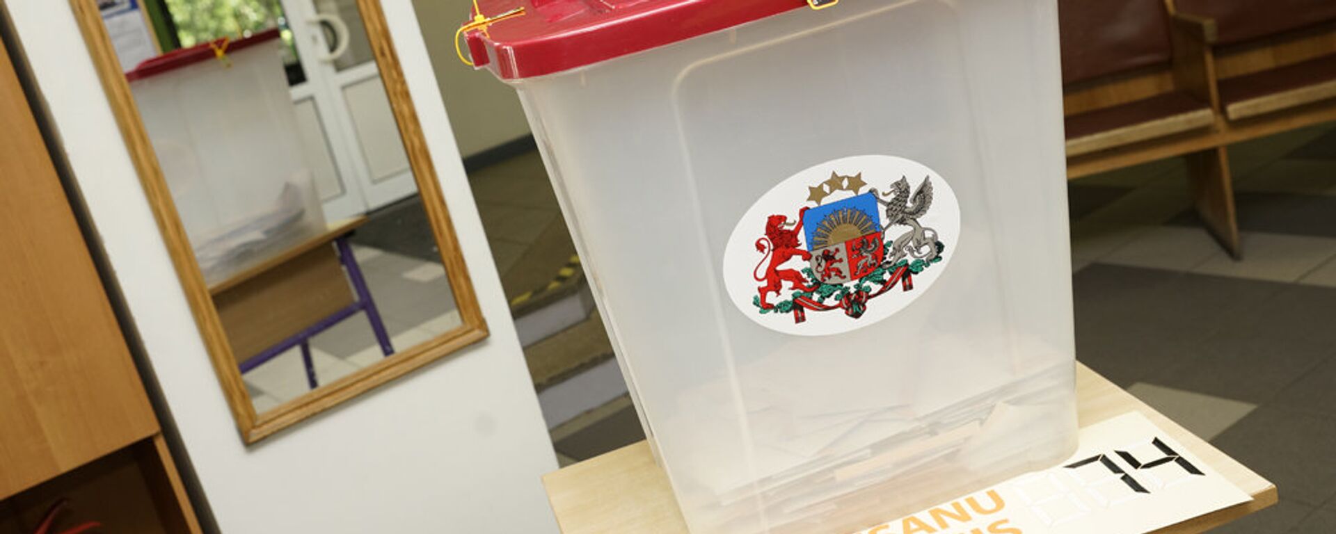 Урна для голосования на выборах в местные самоуправления - Sputnik Латвия, 1920, 22.04.2021