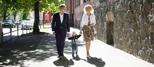 Мэр Риги Нил Ушаков с супругой и сыном - Sputnik Латвия