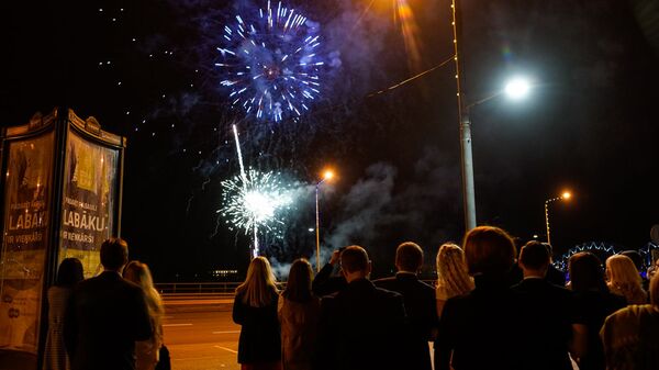 Салют в честь победы партий Согласие и Честь служить Риге на выборах в самоуправления Салют в честь победы партий Согласие и Честь служить Риге на выборах в самоуправления - Sputnik Латвия