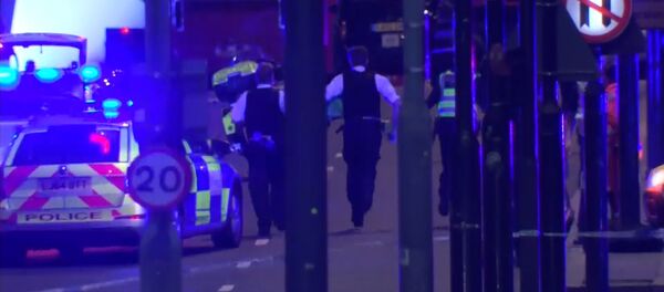 Panika un šausmas: nakts terorakts Londonā - Sputnik Latvija