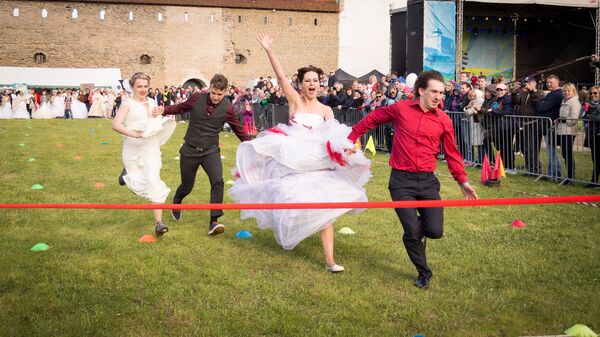 В забегах семейных пар победили Эва и Андрей Лауметс - Sputnik Латвия