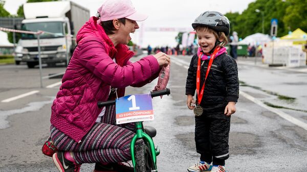Детский заезд веломарафона в Риге 2017 Детский заезд веломарафона в Риге 2017 - Sputnik Латвия