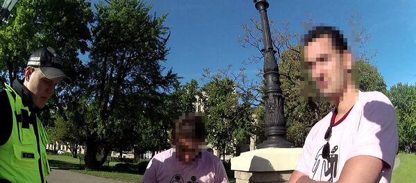 Пловцы в городском канале, французский мальчишник - Sputnik Латвия