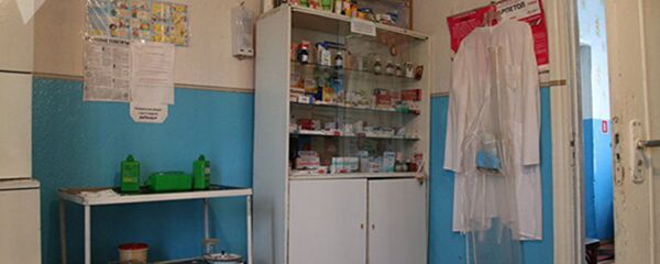 Шкафчик с лекарствами в деревенском медпункте - Sputnik Латвия