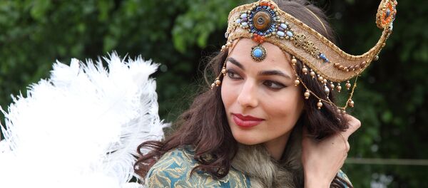 Яркое открытие фестиваля Времена и эпохи. Собрание в парке Царицыно - Sputnik Латвия